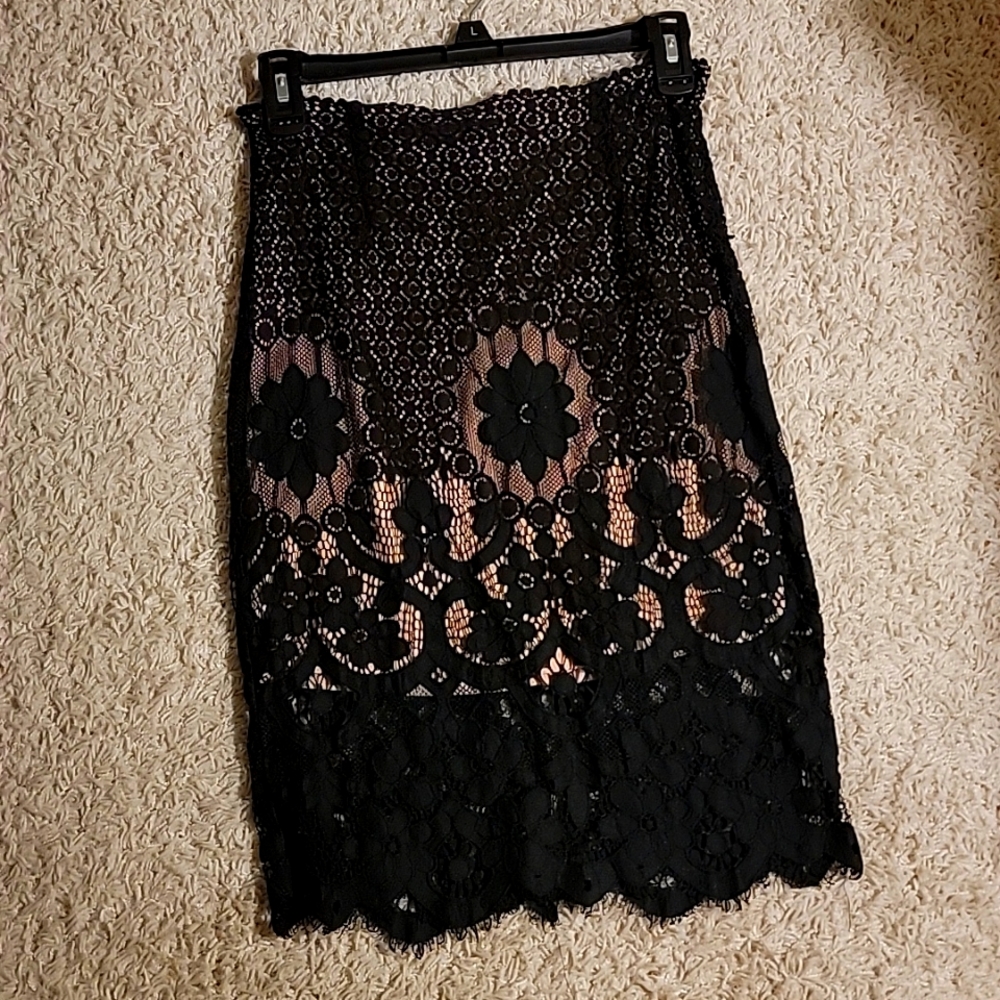 Women's Elegant Lace Overlay Pencil Skirt.  Forever 21.  Size Medium.